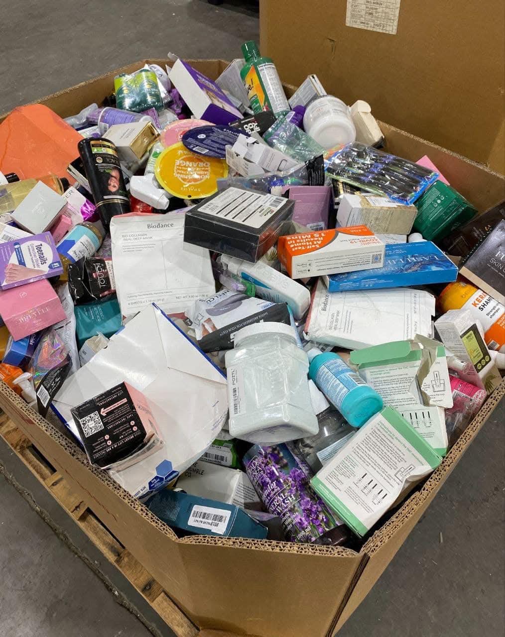 IMG_0850 Cosmetic Liquidation Pallet – image 8